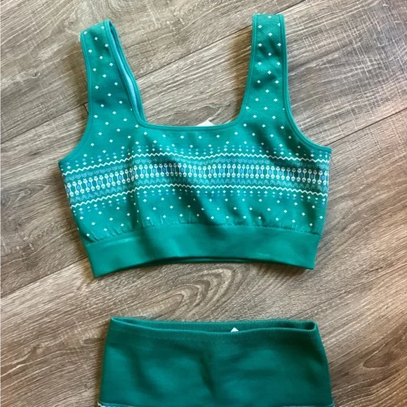 Fabletics Green and White Activewear Set - Picture 2 of 12